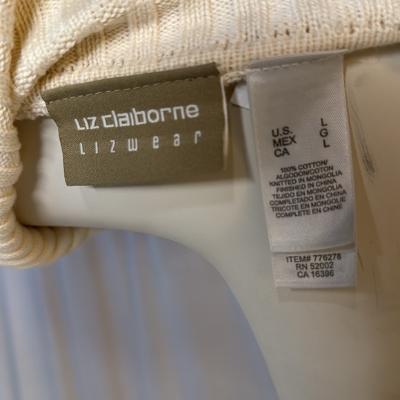 ๐ 2/$25 Liz Claiborne Cream Ribbed Collared Sweater - Picture 4 of 4